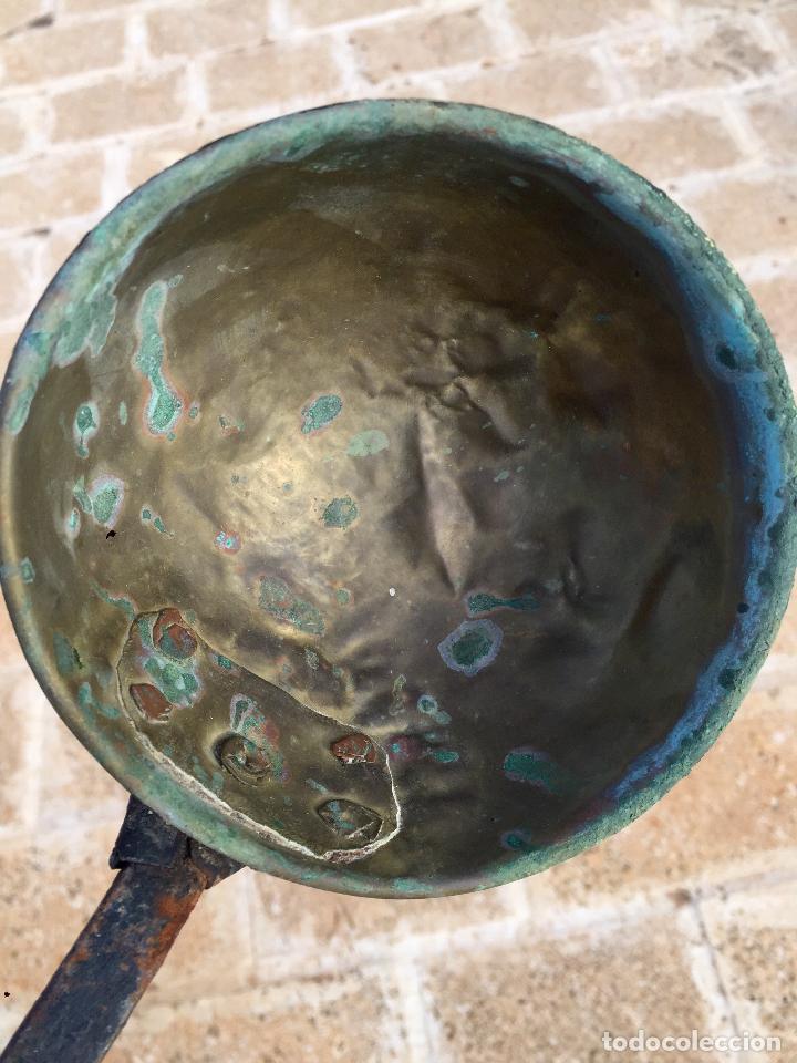 Antig&uuml;edades: ANTIGUO CUCHARON CAZO DE BRONCE CON MANGO DE HIERRO FORJADO - Foto 5