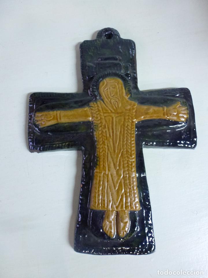 Antig&uuml;edades: crucifijo de cer&aacute;mica - Foto 1