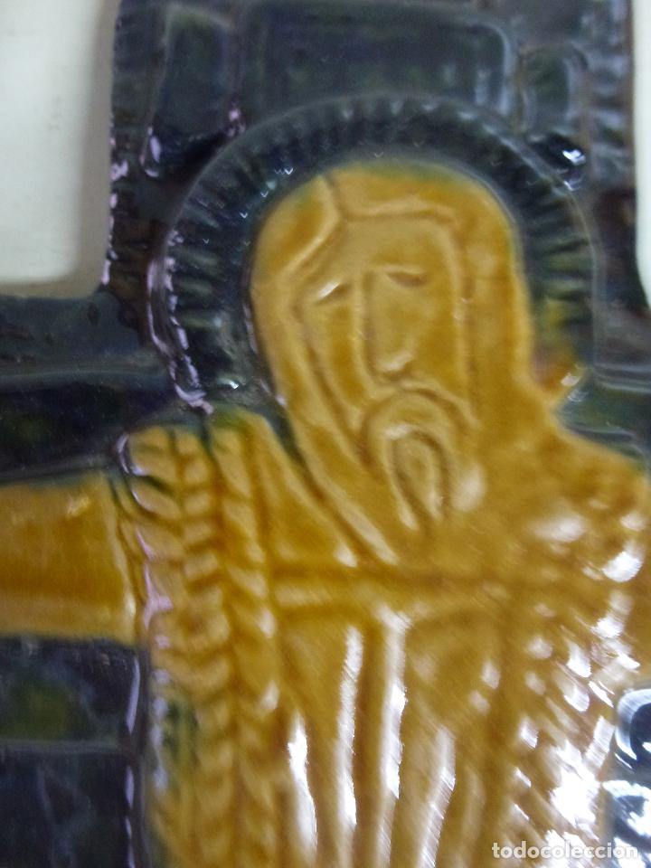 Antig&uuml;edades: crucifijo de cer&aacute;mica - Foto 2