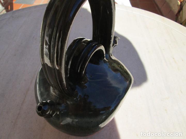 Antig&uuml;edades: botijo de barro de dise&ntilde;o doble asa - Foto 3