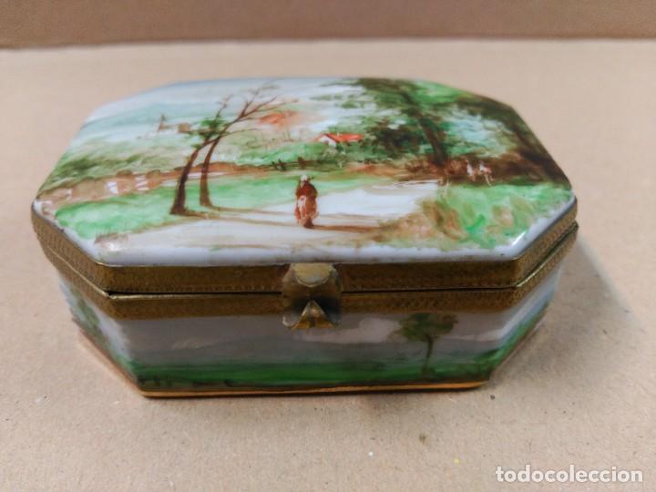 Antig&uuml;edades: Caja de porcelana - Foto 3