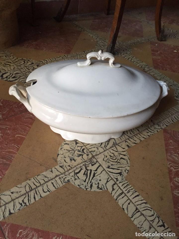 Antig&uuml;edades: Sopera modernista. - Foto 1