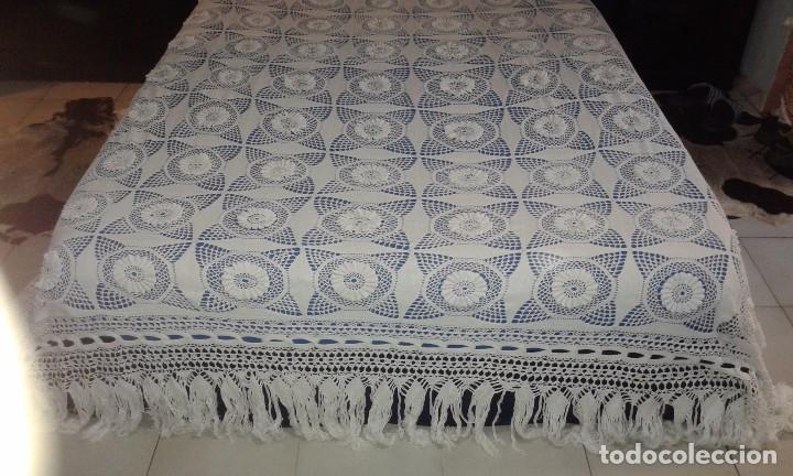 Antig&uuml;edades: Colcha de ganchillo para cama de matrimonio. - Foto 1