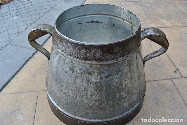 Antig&uuml;edades: ANTIGUA CALDERA CON ASAS - Foto 1