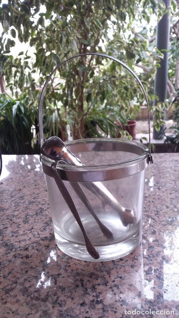 Antig&uuml;edades: cubitera de cristal con pinzas - Foto 1