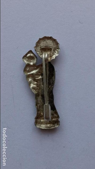 Antig&uuml;edades: pin de alfiler de virgen sin catalogar de 2,6 x 1 cms - Foto 2