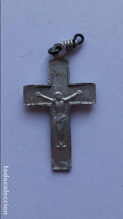 Antig&uuml;edades: Crucifijo de 3 x 1,7 cms - Foto 1