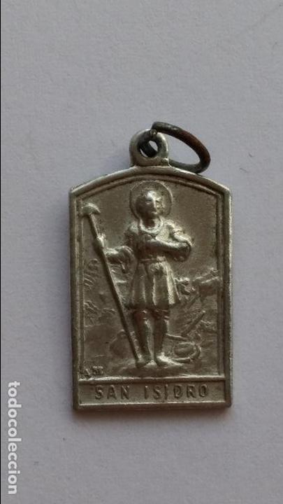 Antig&uuml;edades: Medalla, de san isidro labrador de 2,4 x 1,4 cms - Foto 1