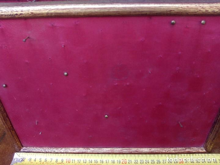 Antig&uuml;edades: Dos cuadros de madera maciza con parte delantera de ropa - Foto 2