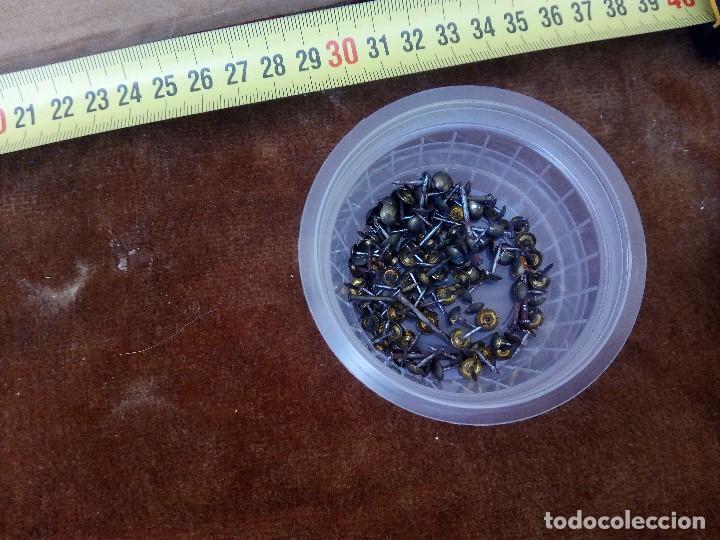 Antig&uuml;edades: Dos cuadros de madera maciza con parte delantera de ropa - Foto 4