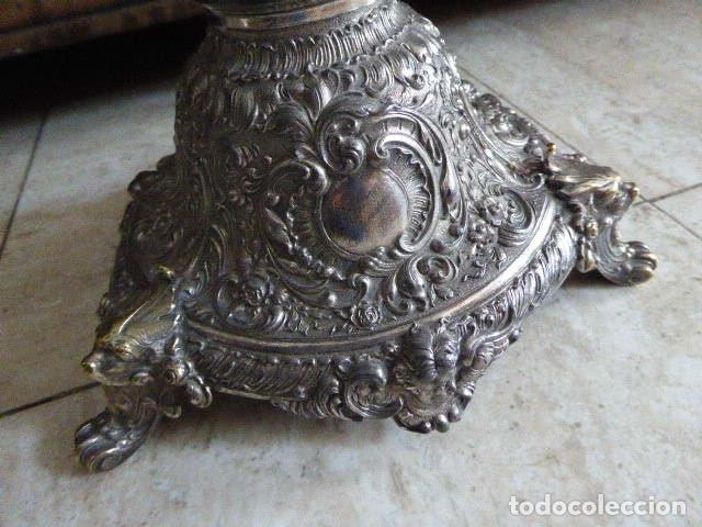 Antig&uuml;edades: EXCEPCIONAL CENTRO DE MESA. VIOLETERO. BRONCE PLATEADO Y OPALINA PINTADA A MANO. FINALES S. XIX. - Foto 2