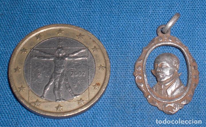 Antig&uuml;edades: Medalla plata recortada efigie - Foto 1