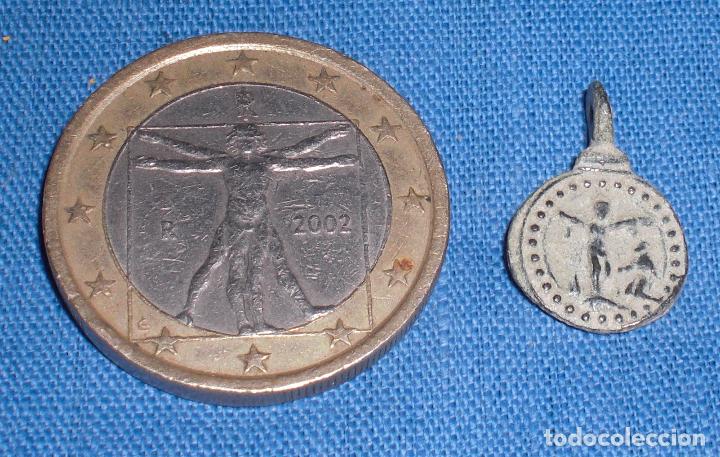 Antig&uuml;edades: Peque&ntilde;isima medalla San Carlos - Foto 2
