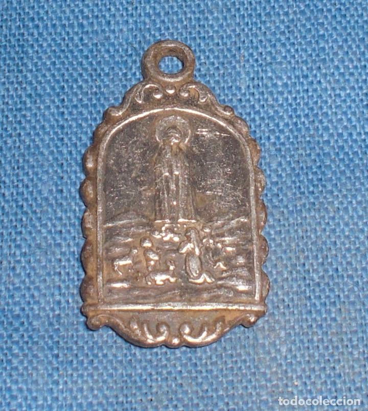 Antig&uuml;edades: Medalla plateada Virgen - Foto 1
