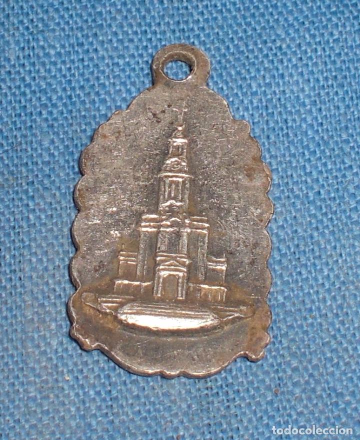 Antig&uuml;edades: Medalla plateada Virgen - Foto 2