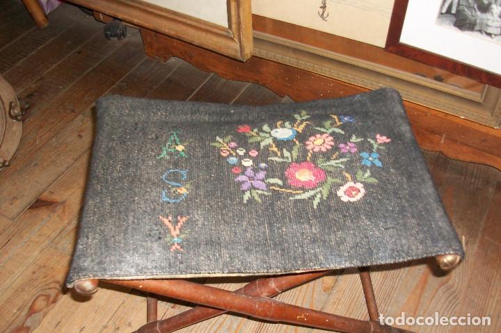 Antig&uuml;edades: ANTIGUA BANQUETA PLEGABLE - Foto 2