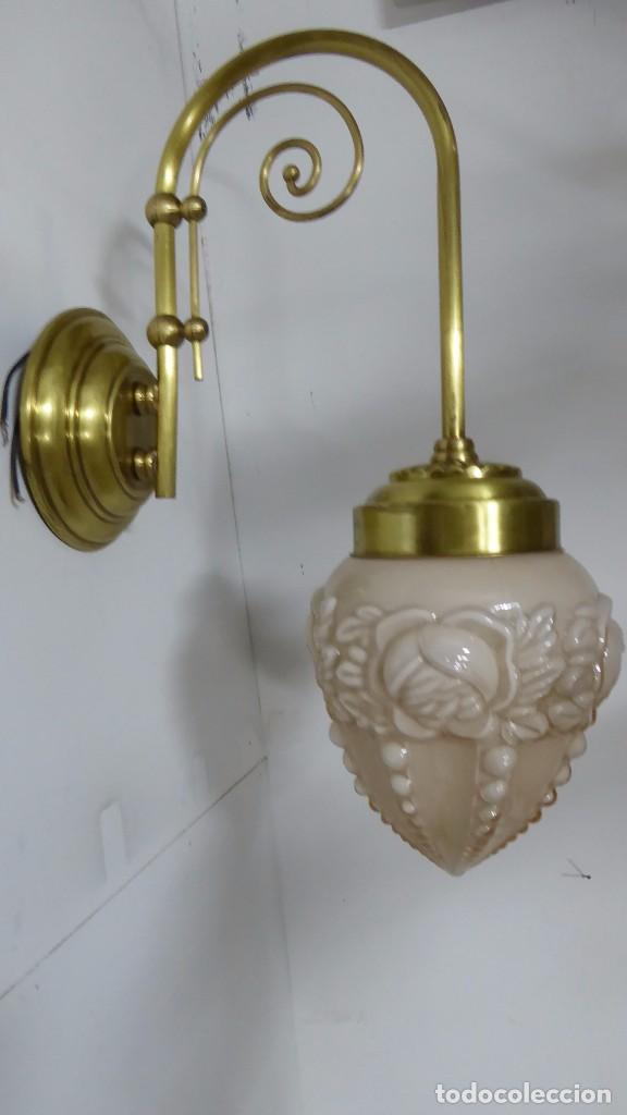 Antig&uuml;edades: APLIQUE DE PARED CON OPALINA BEIGE - Foto 1