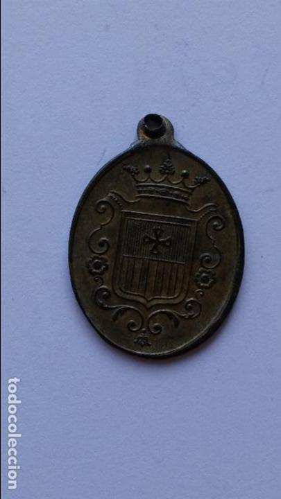 Antig&uuml;edades: Medalla de nuestra se&ntilde;ora de la merced, barcelona de 2,8 x 2 cms - Foto 2