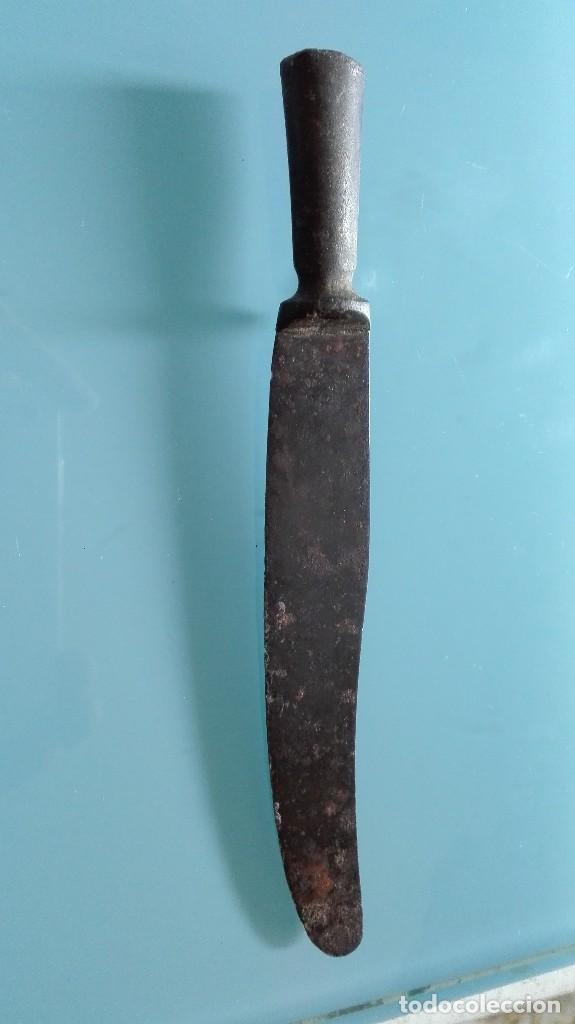 Antig&uuml;edades: ANTIGUO CUCHILLO DE MESA DE HIERRO - Foto 2