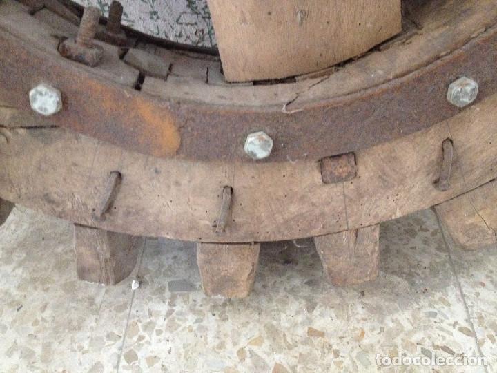 Antig&uuml;edades: RUEDA DENTADA ANTIGUA MUY ROBUSTA EN MADERA E HIERRO - Foto 3