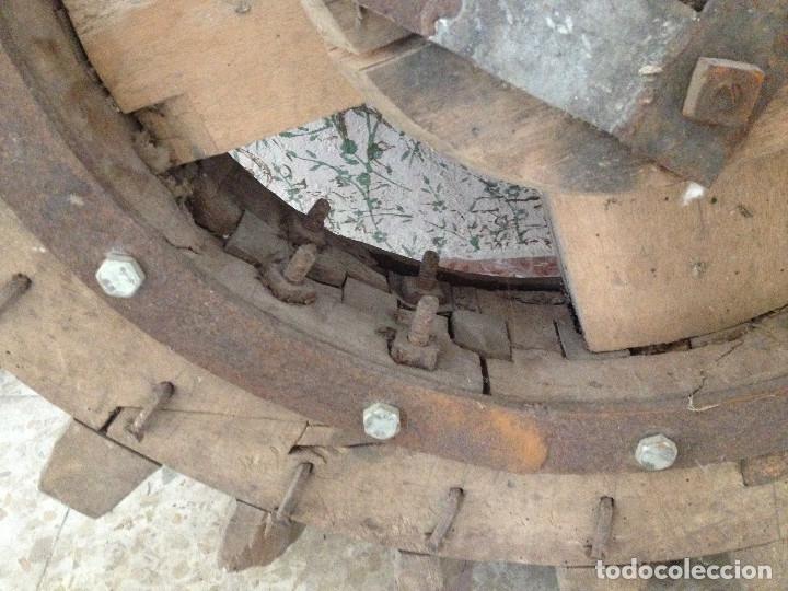 Antig&uuml;edades: RUEDA DENTADA ANTIGUA MUY ROBUSTA EN MADERA E HIERRO - Foto 4