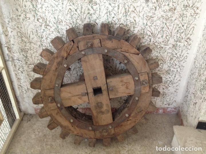 Antig&uuml;edades: RUEDA DENTADA ANTIGUA MUY ROBUSTA EN MADERA E HIERRO - Foto 9