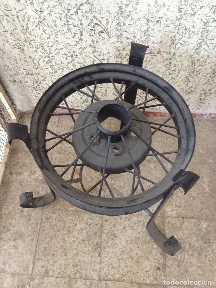 Antig&uuml;edades: MESA RUEDA HIERRO - Foto 2