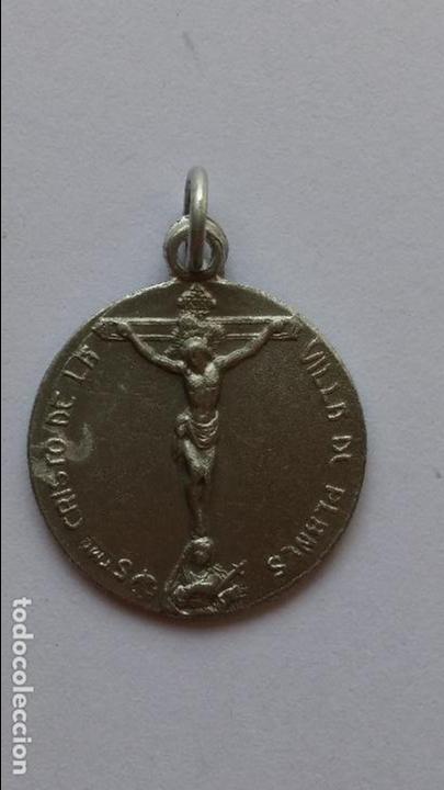 Antig&uuml;edades: Medalla de santisimo cristo de la villa de planes de 2 cms de diametro - Foto 1