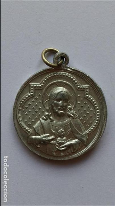 Antig&uuml;edades: Medalla de virgen del carmen y corazon de jesus de 2,6 cms de diametro - Foto 2