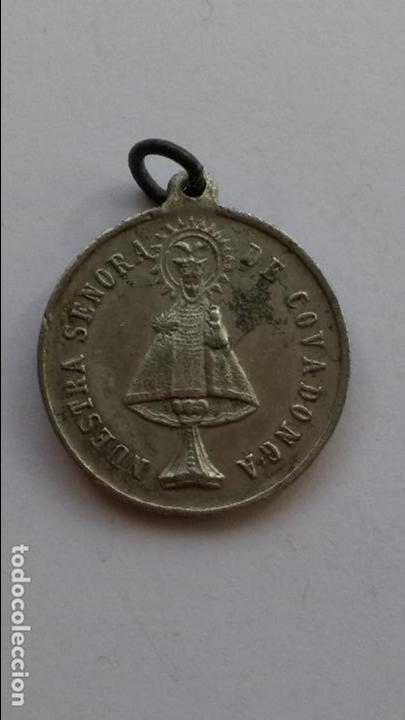 Antig&uuml;edades: Medalla de virgen de covadonga de 2,5 cms de diametro - Foto 1