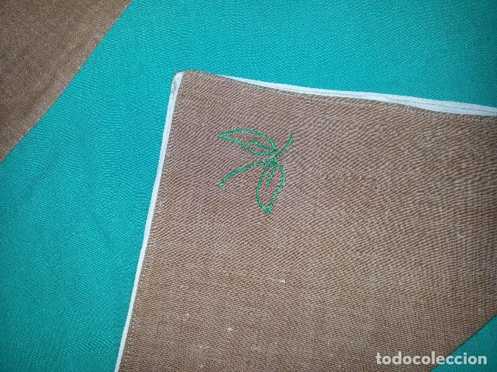 Antig&uuml;edades: MANTELITO Y 5 SERVILLETAS-HECHO A MANO - Foto 7