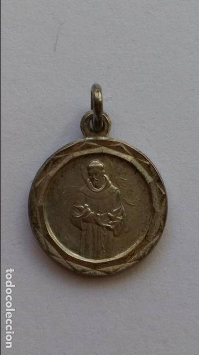Antig&uuml;edades: Medalla de santo sin catalogar de 1,7 cms de diametro - Foto 2