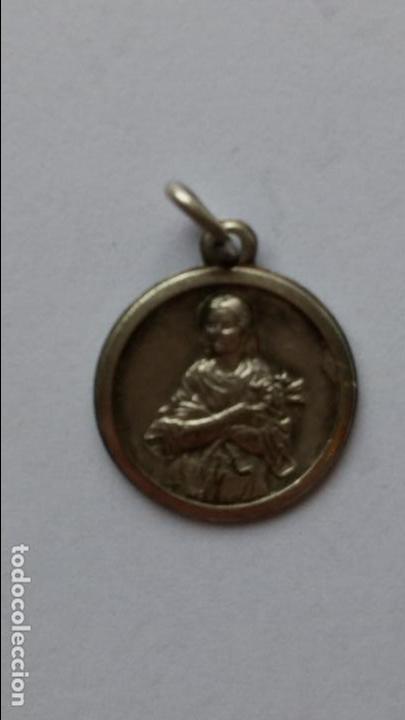 Antig&uuml;edades: Medalla sin catalogar y corazon de jesus de 1,4 cms de diametro - Foto 1
