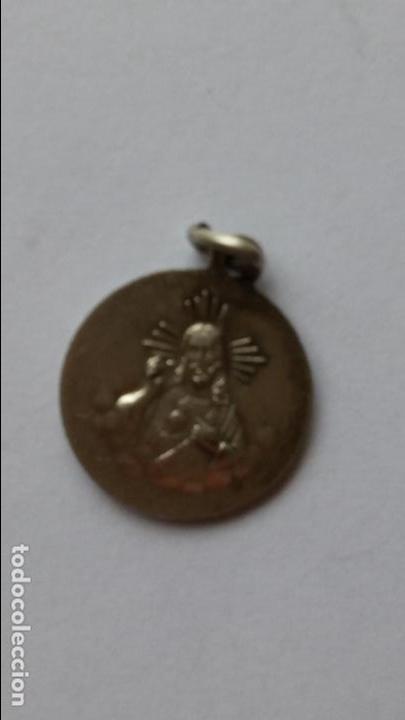 Antig&uuml;edades: Medalla sin catalogar y corazon de jesus de 1,4 cms de diametro - Foto 2