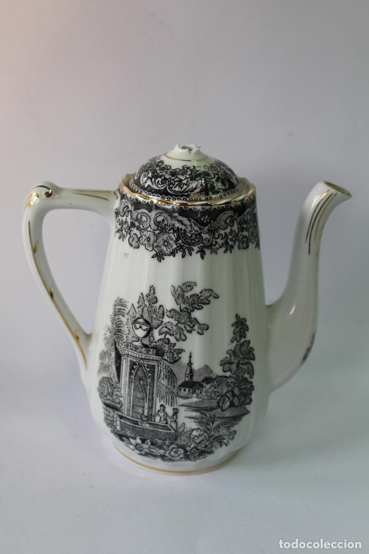 Antig&uuml;edades: cafetera en porcelana de santa clara - Foto 1