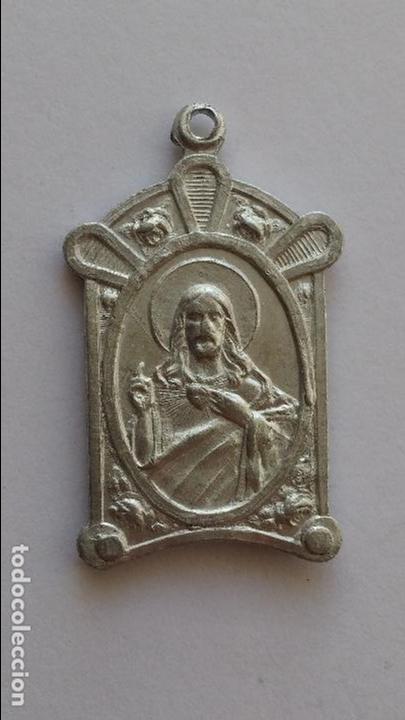 Antig&uuml;edades: Medalla de santa liberta y corazon de jesus, de 3,2 x 2 cms - Foto 2