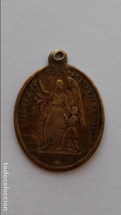 Antig&uuml;edades: Medalla de angel de la guarda y virgen, de 2,6 x 2 cms - Foto 1