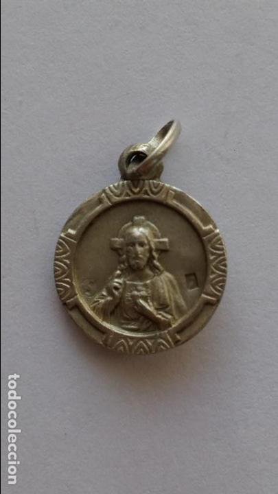 Antig&uuml;edades: Medalla de virgen dels munts y corazon de jesus, de 1,3 cms de diametro - Foto 2