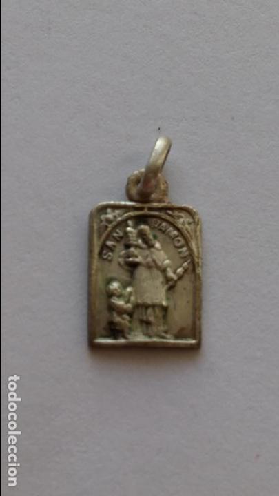 Antig&uuml;edades: Medalla de san ramon nonato de 1,2 x 0,7 cms - Foto 1