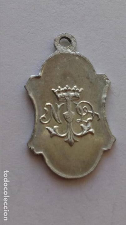 Antig&uuml;edades: Medalla de virgen , de 2,3 x 1,4 cms - Foto 2