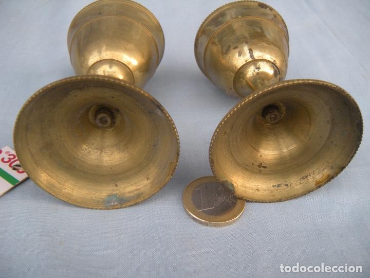 Antig&uuml;edades: HUEVERA DE BRONCE, LOTE DE DOS. - Foto 2