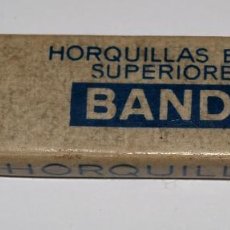 Antigüedades: CAJA DE HORQUILLAS EXTRA SUPERIORES BANDAS. CON CUATRO HORQUILLAS. VER FOTOS PARA VER DETALLES.. Lote 77377737