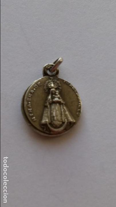 Antig&uuml;edades: Medalla de virgen sin catalogar y corazon de jesus de 1,3 cms de diametro - Foto 1