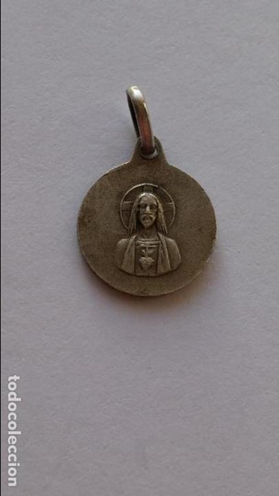 Antig&uuml;edades: Medalla de virgen de les salines de 1 cms de diametro - Foto 2