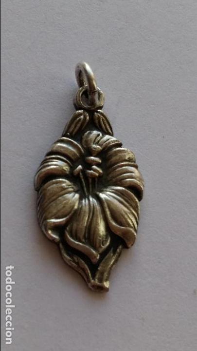 Antig&uuml;edades: Medalla de virgen  de 2,5 x 1,1 cms - Foto 1