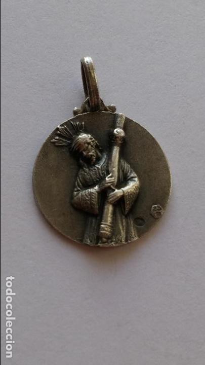 Antig&uuml;edades: Medalla de jesus del gran poder si no me confundo de 1,5 cms de diametro - Foto 1