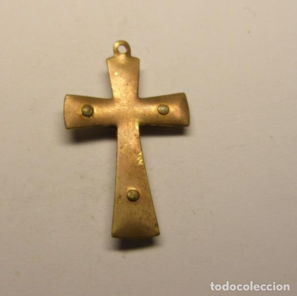 Antig&uuml;edades: Crucifijo nacarado. - Foto 3