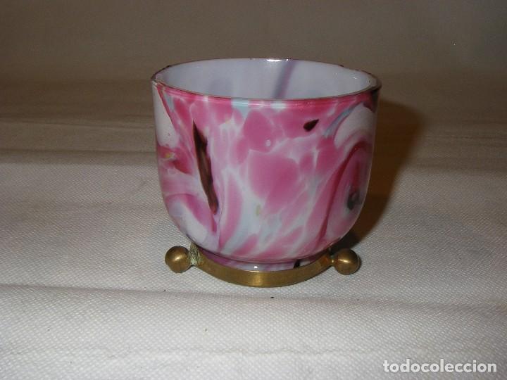 Antig&uuml;edades: Vaso de opalina, modernista. - Foto 1