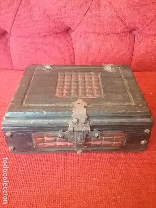Antig&uuml;edades: PEQUE&Ntilde;O COFRE ESTILO CASTELLANO - Foto 1