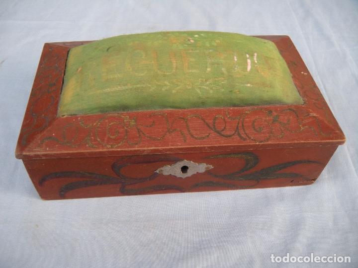 Antig&uuml;edades: COSTURA. CAJA ALFILETERO MODERN&Iacute;STA.